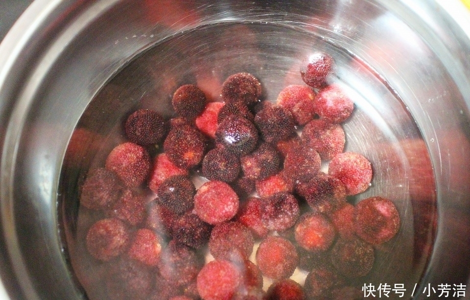  酸甜|教你自制杨梅罐头，酸甜爽口，做法简单不费事，大人小孩都爱吃