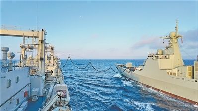 碧海深处练补给——海军某勤务船大队舰艇编队训练影像
