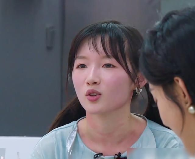  轻松|黄晓明累到眼神迷离，赵丽颖最轻松，过敏体质的李浩菲就可怜了