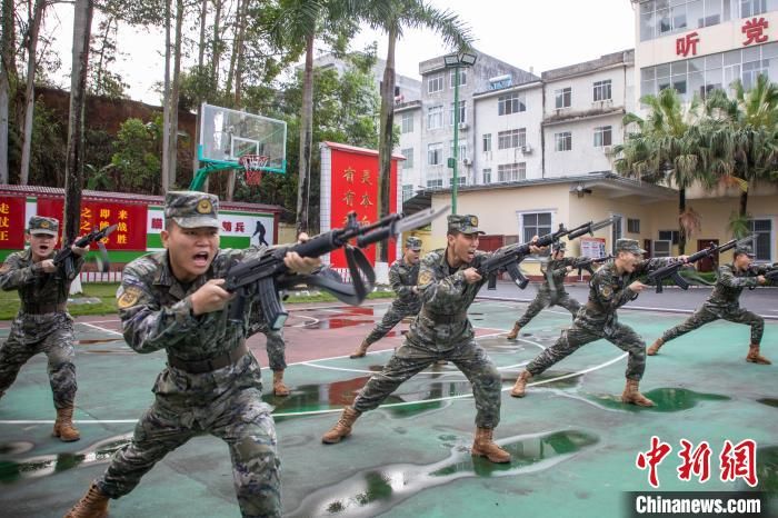 尖兵淬刃 广西河池武警官兵开展多课目强化训练