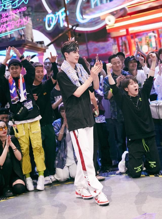  输掉|输掉队长大秀，又被数据断流，王一博是优酷代言人？