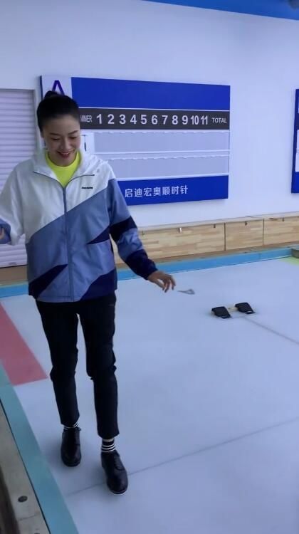  膝伤|女排奥运冠军再度现身，曾饱受膝伤困扰，如今竟挑战新体育项目