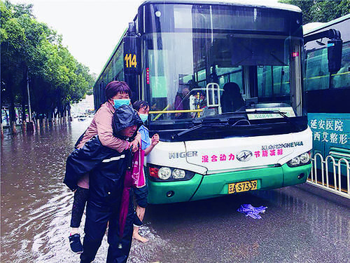  暴雨|暴雨来袭，全城行动