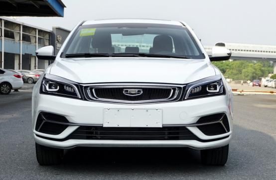  竞争|竞争轩逸帝豪，新宝骏轿跑轴距2米7，标配大屏车联网，不足6万