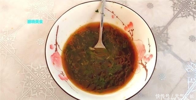  做法|莴笋最简单好吃的做法，不用炒不水煮，清脆又爽口，全家人的最爱