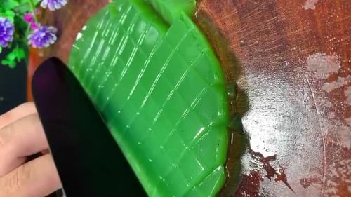  凉粉|黄瓜凉粉冻的做法，怎么调料汁是重点，酸辣鲜香碧绿诱人