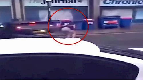 一脚|女司机拿高跟鞋砸车,不料对方比她更猛,一脚油门顶了上去