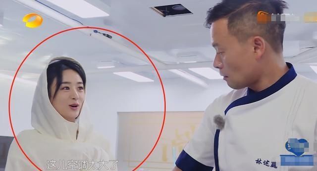  优越|赵丽颖鼻子有多优越？看《中餐厅4》切肉时的脸部特写，全明白了
