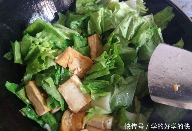 加上一些|炒青菜放热水还是放冷水都错了!加上它一起炒,叶子又嫩又绿