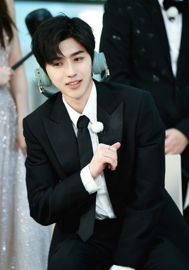  连放|《跑男8》节目组对蔡徐坤太照顾？先导片连放他4首歌，baby还会唱