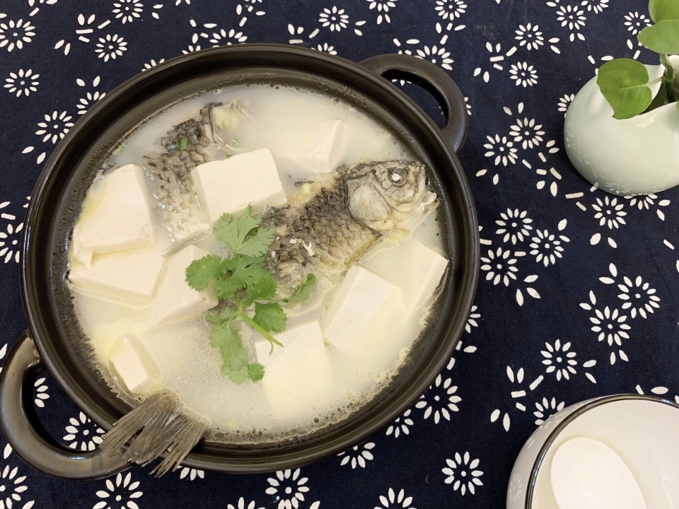  鱼汤|不管炖什么鱼，都不要加这“2种调味料”，做不对鱼汤又腥又难喝