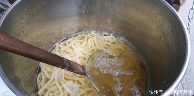 爽滑|这家浆水鱼鱼酸辣味道突出，口感爽滑筋道，风味十足