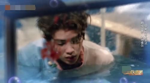  密室|密逃最后一个密室玩太大，黄明昊被困水箱两小时，粉丝集体揪心