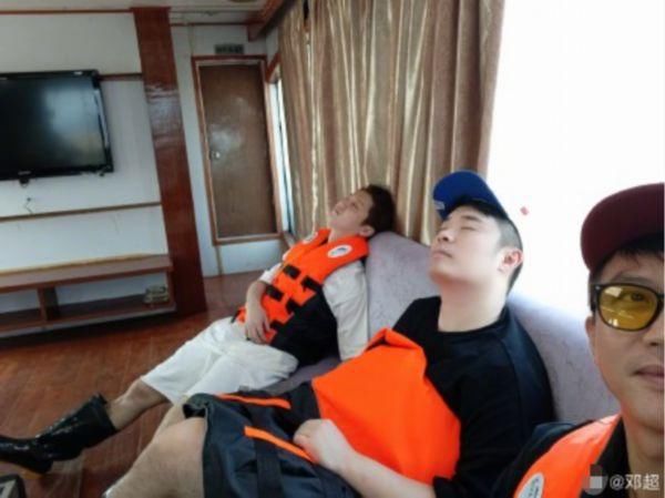  累倒|鹿晗陈赫黄渤录制综艺已累倒，邓超却趁机偷拍