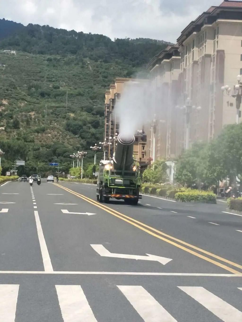  云霄|云霄城管局环卫处全力战高温保清洁