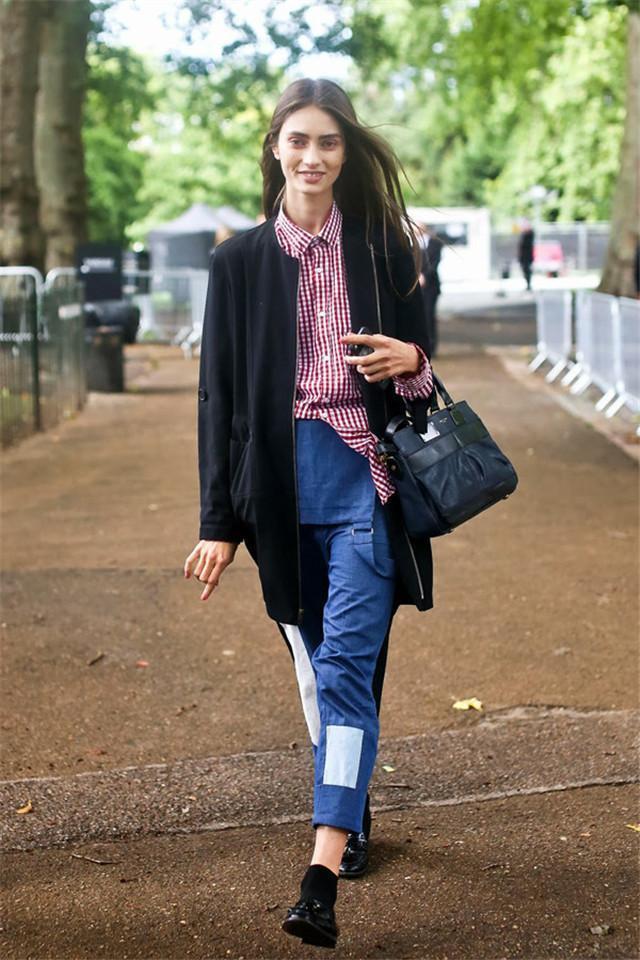 穿搭|别再穿“阔腿裤”了,很土!今年都在穿的是“倒装裤”,遮肉