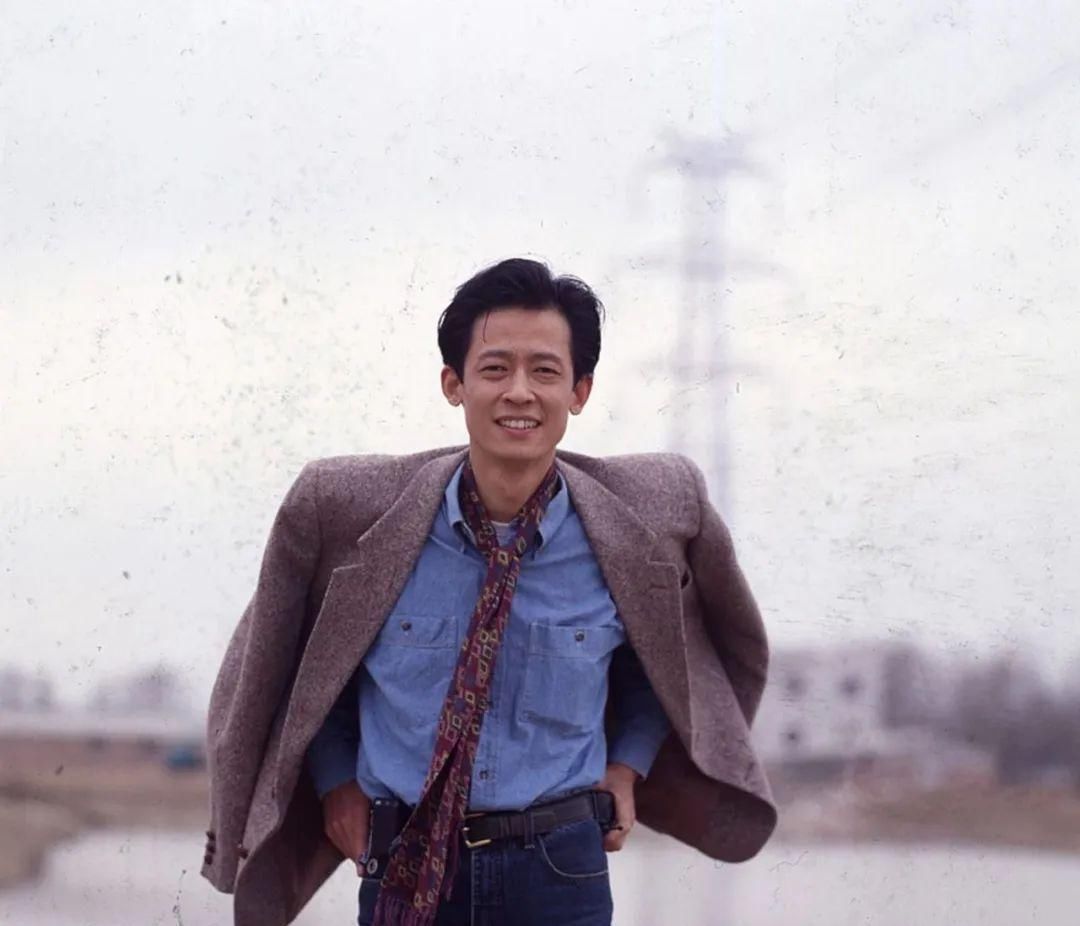 瘦显|54岁王志文近照暴瘦显老?拍戏8个助理待命,8岁儿子逐梦演艺圈?