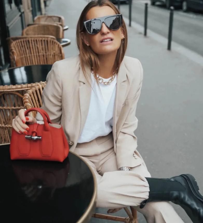 T恤的款式|夏天穿T恤不够，加上宫廷风衬衫怎么样？