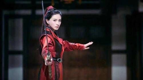  伊能静|娱乐圈的“照妖镜”易立竞，“扎心”访谈被网友叫好！