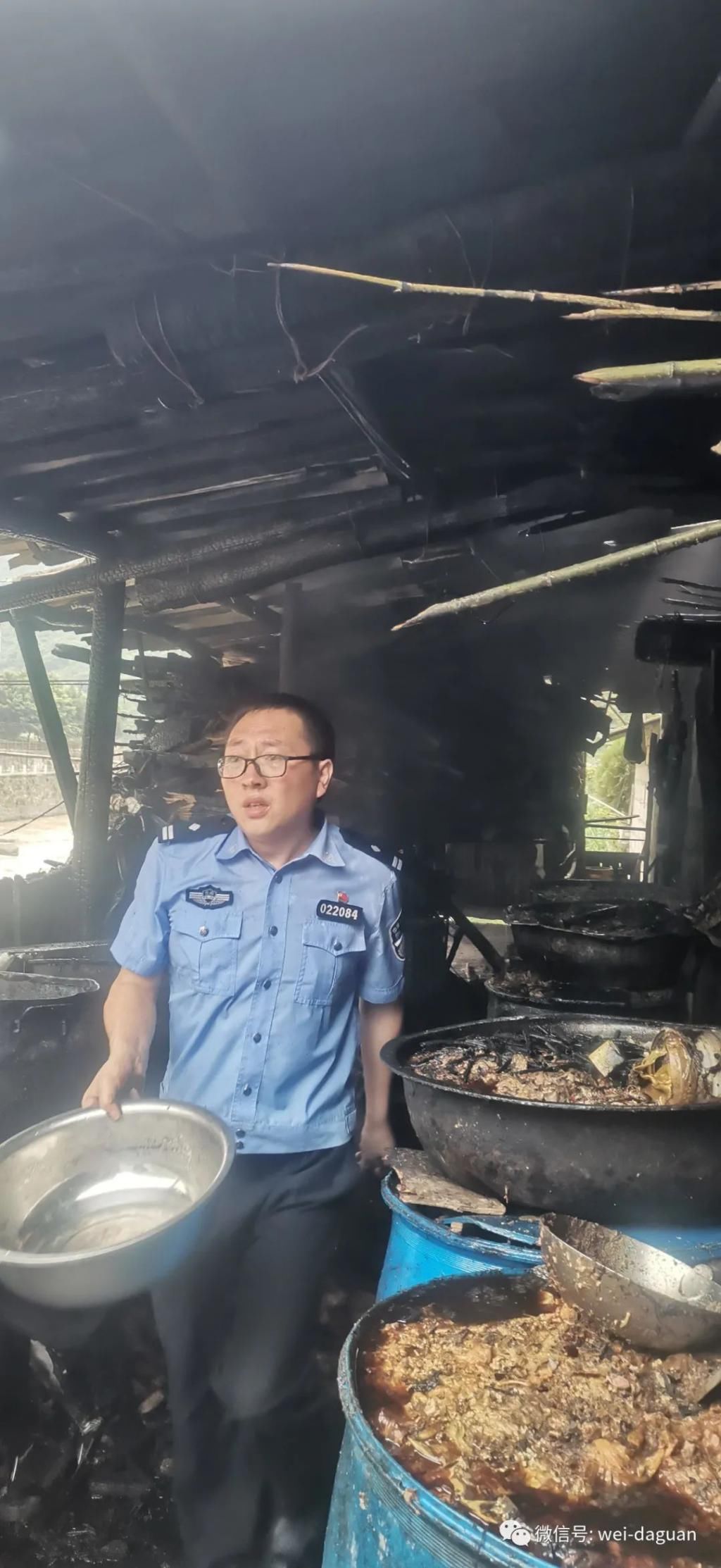  民警辅警|最美“警”色丨致敬，火灾现场中那一抹湿透了的“警服蓝”