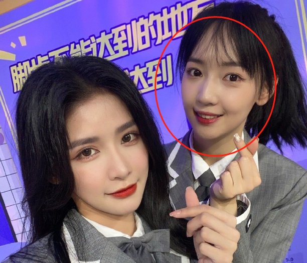  小姐姐们|蔡卓宜上THE9团综，晒合影时不开美颜，婧妹们的颜值好真实