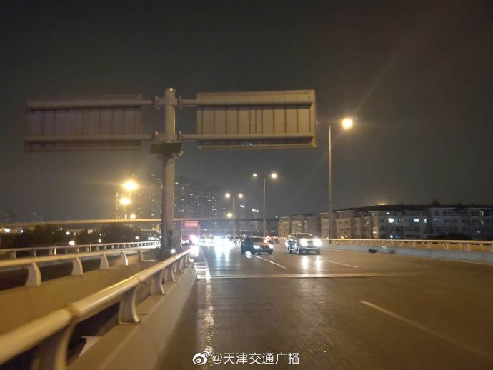  送医|天津 发生三车事故，有人受伤被送医