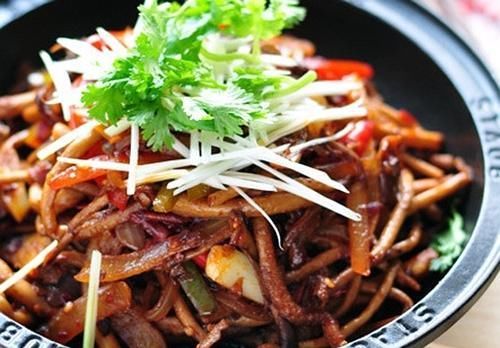  诱人|口感独特、麻辣鲜香的家常菜，味道相当诱人，不觉多吃一碗饭！