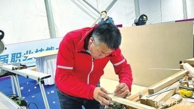 34年潜心一艺 山东木工师傅董建国在河南有成就感、荣誉感