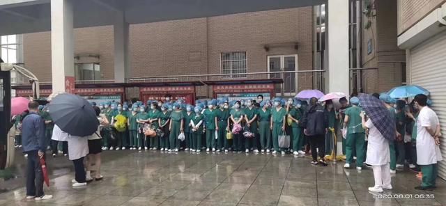  凌晨|出发了！凌晨，她们的朋友圈让人泪目