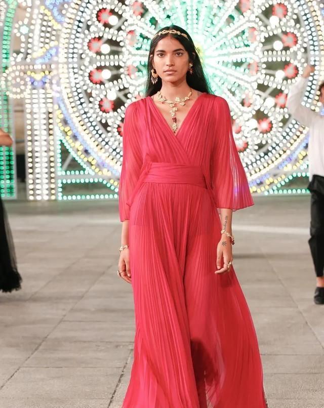  Dior|Dior 在意大利举办了一场没有观众的线下早春发布秀