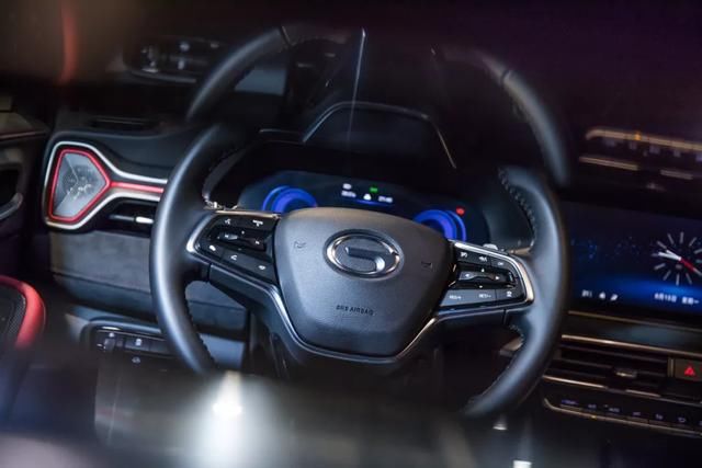  落下风|与合资品牌正面硬刚，传祺GS4 COUPE为何丝毫不落下风？