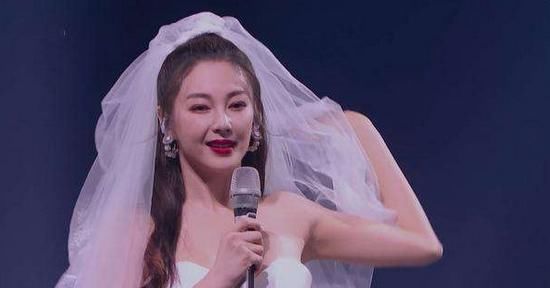 扒出|张雨绮出道不久的广告照被扒出,劣质妆容和镜头下,颜值让人跪了