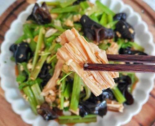  生抽|做凉拌菜时，别直接加生抽，学会这么做，凉拌菜味道好，还入味