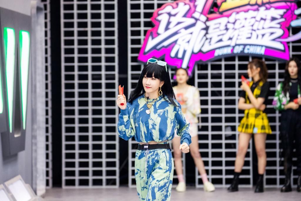  首播|《这！就是灌篮3》首播，四大篮球宝贝惹眼，女团开始坐镇篮球赛