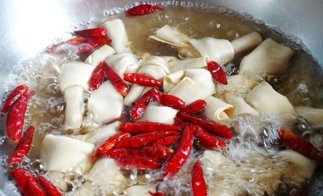  鲜嫩|水煮干豆腐，鲜嫩爽滑，简单易学，吃一次就忘不了