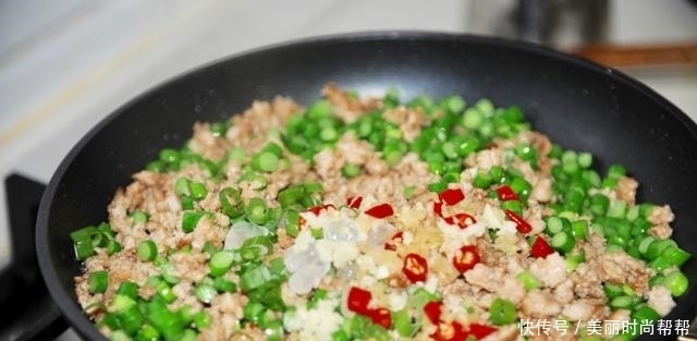  排出|此菜是天然＂洗肠草＂，杀菌清肠道，1周吃2次，排出宿便一身轻