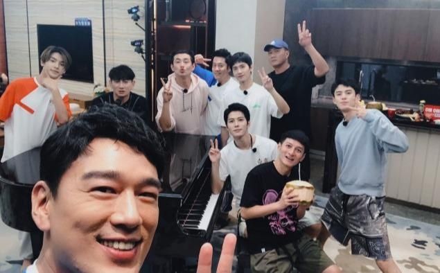  全场|元气满满的哥哥全场MVP是化妆师吧？你认得出来这是蔡国庆？