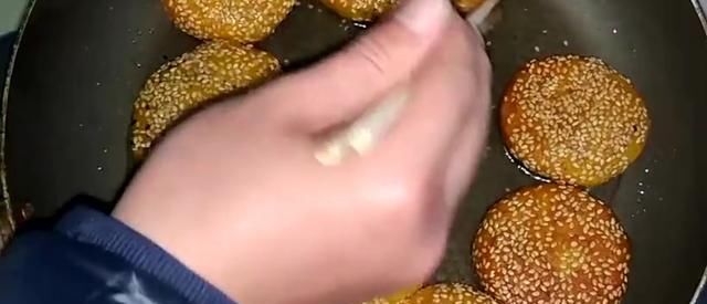 做法|香软的南瓜饼这样做,不用加一滴水,做法简单易学