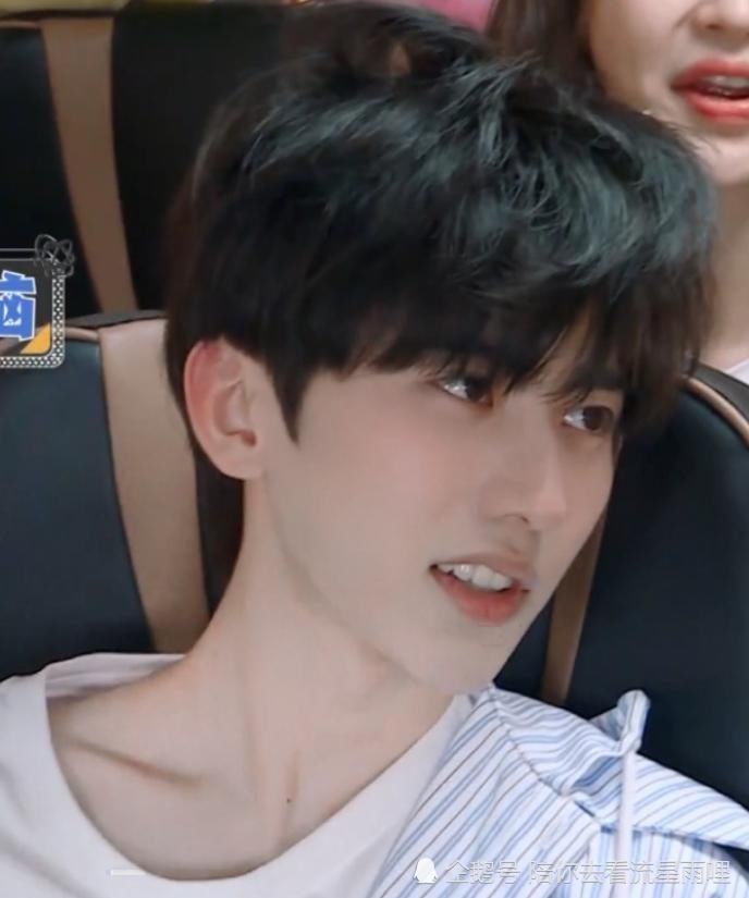  心疼|《跑男》郑恺夸赞蔡徐坤颜值爆表，可惜有个缺点，粉丝得知太心疼