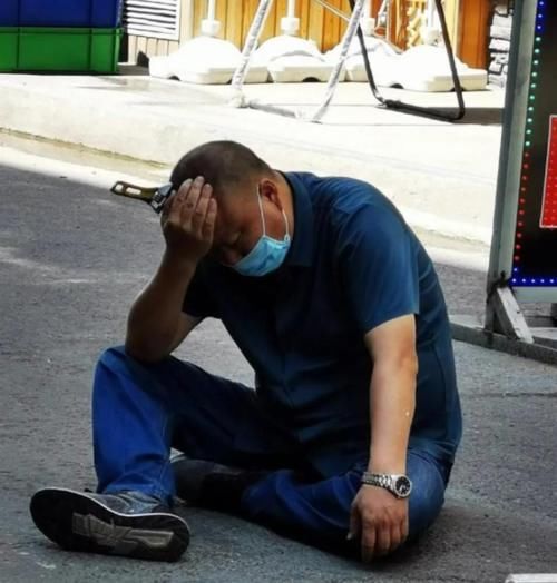  这次|高空坠物屡禁不止，这次是扳手直接插头上，下次又是什么？