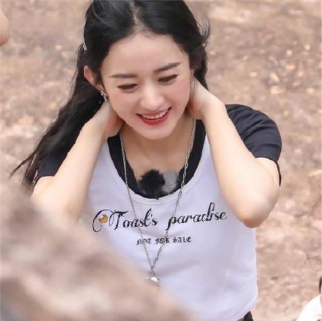  累垮|赵丽颖产子复出后首录综艺，体力不支累垮，坐在树下扶腰样子很难受