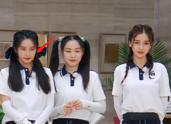  出声|奔跑吧迎来了最没“存在感”嘉宾，大家都被举牌子，只有她默不出声