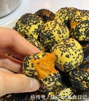  做法|南瓜饼别再用油煎了，换一个新做法，外酥里嫩，大人孩子都爱吃！