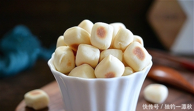 奶香|教你做奶香小馒头,不加一滴油和水,一个平底锅就搞定