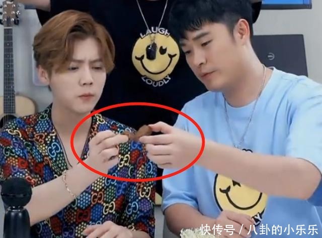 陈赫|鹿晗吃一口鸭脖就跟陈赫“干杯”,看清陈赫的反应,尽显感情好坏