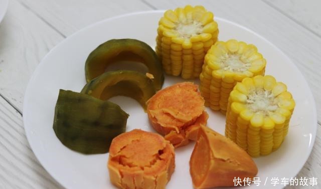 评论|婆婆做的晚餐,有荤有素粗细搭配,发圈后,朋友评论说,难怪瘦了