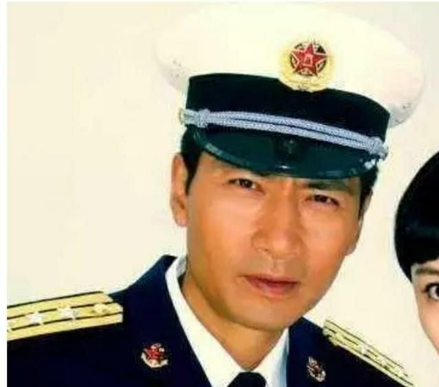 绯闻|他出道30几年不红,妻子在当红时嫁给他,如今恩爱30年,从无绯闻