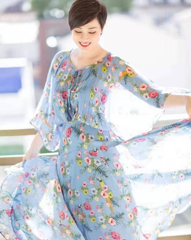  出彩|中年女人如何保持活力年轻感？生活中做到“四不穿”，就会很出彩