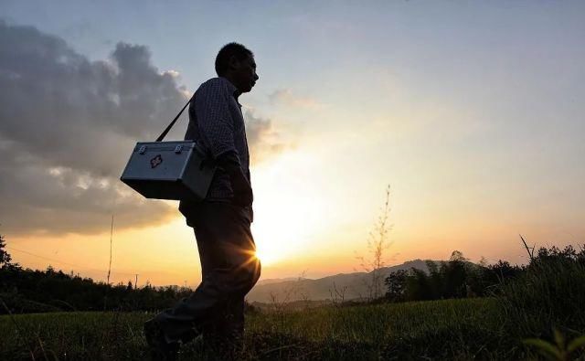  流水|一天只有4个病人流水27元，这个医生祖孙三代的人生浓缩了一段历史