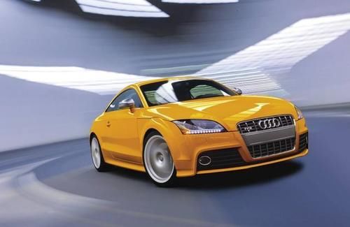  做法|男子开奥迪车被撞，转身给媳妇“报喜”，网友为他做法点赞